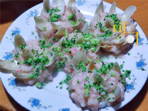 我们去公公婆婆家吃晚饭,老人家做了一桌子的菜,也因为考虑到我们平时爱吃西式的菜