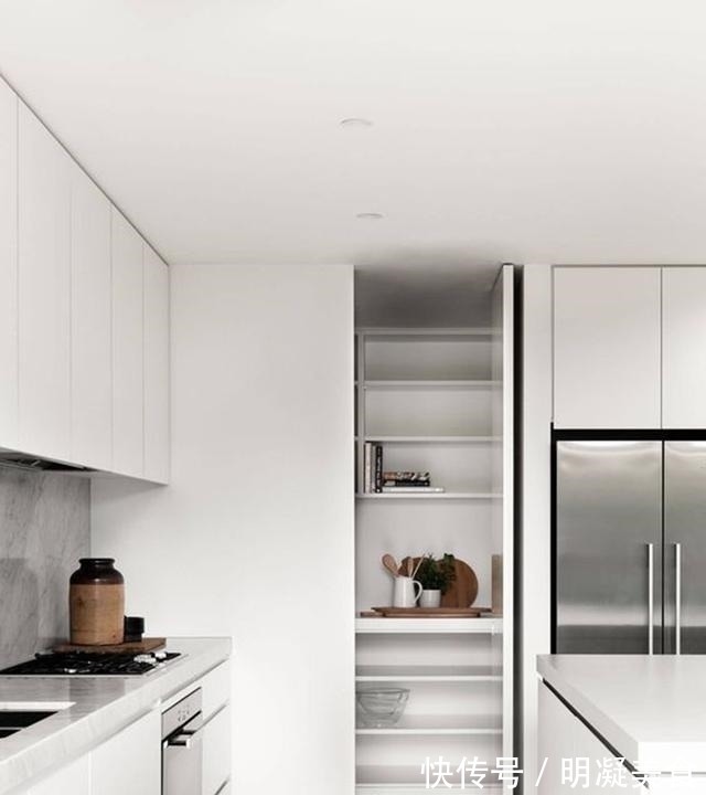 收纳|再装厨房我就知道了,柜子不打到底,留1㎡储藏室,归纳整齐省心