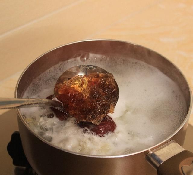 雪蛤桃胶银耳羹，多了这一步，出胶浓郁，爽滑美味，别偷懒了