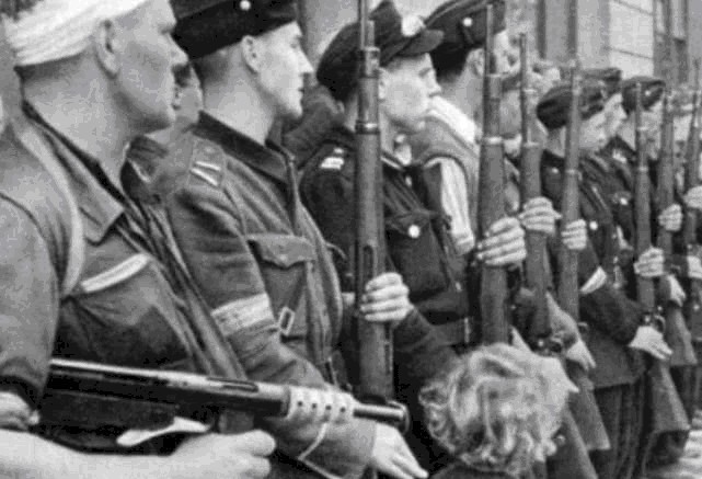 士兵|纳粹士兵“枪决”5岁小女孩，枪响之后40年，士兵却赢得了世界的尊重