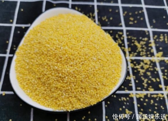 黏稠|煮小米粥时,直接下锅是大错!多加这1步,米粥更黏稠,米油更厚