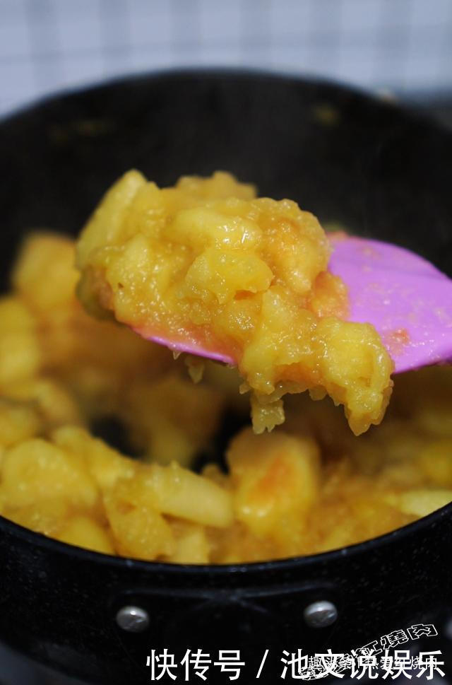  简单|苹果的这个吃法太棒了，外酥里嫩又香甜，关键是做法简单不用和面