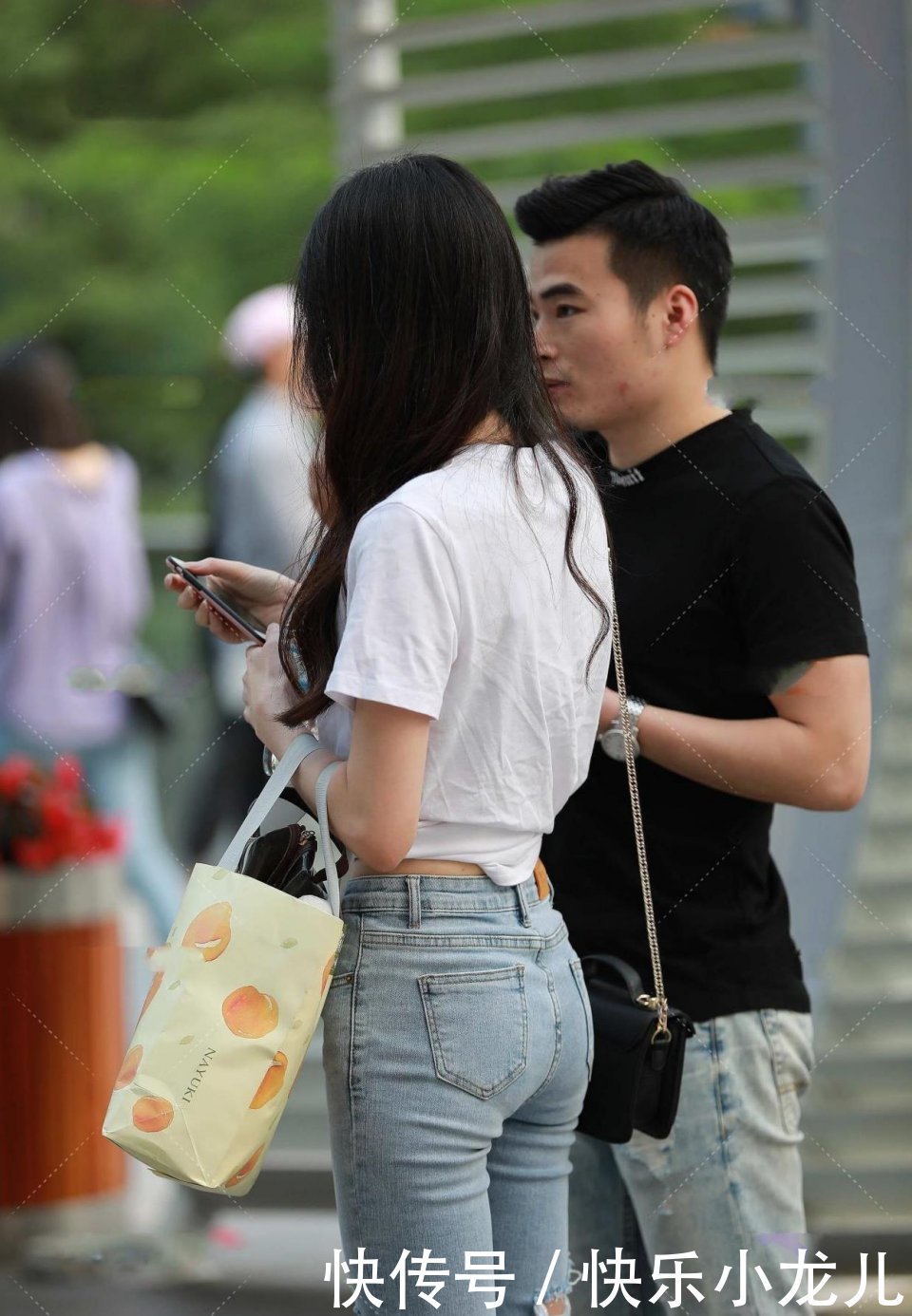 朋友们|谁家的“千金小姐”，加上精致的高跟鞋，这种美女估计真不好驾驭