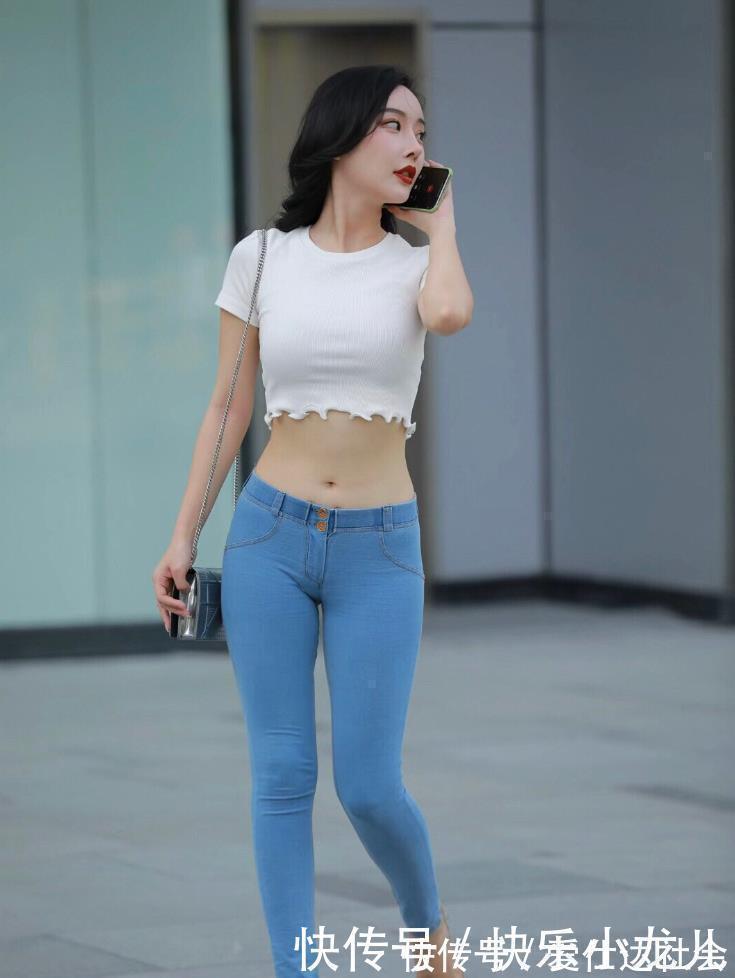 小蛮腰 美女自信的走路,追求者一定要排很长的队,不知道排到法国没有