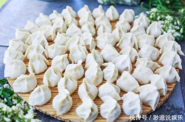 包好饺子,直接冻冰箱就错了!教你2个方法,放半年不开裂不粘连