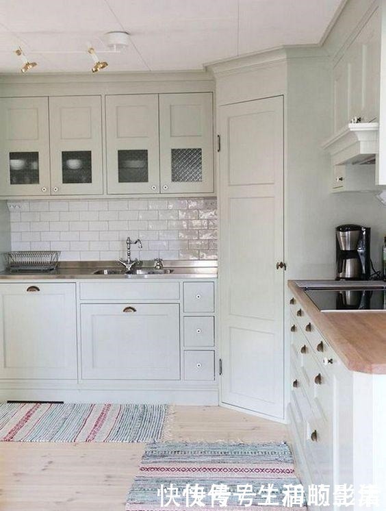 日本|把厨房转角利用好，建个1㎡小杂物间，收纳能力不比日本差！