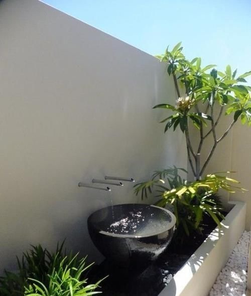 农村大水缸越来越不舍得扔了,铺些碎石水草变水景,城里人抢着要