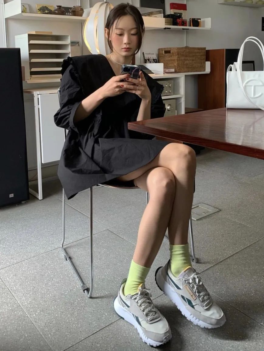 玛丽珍|秋天的时髦，是袜子给的