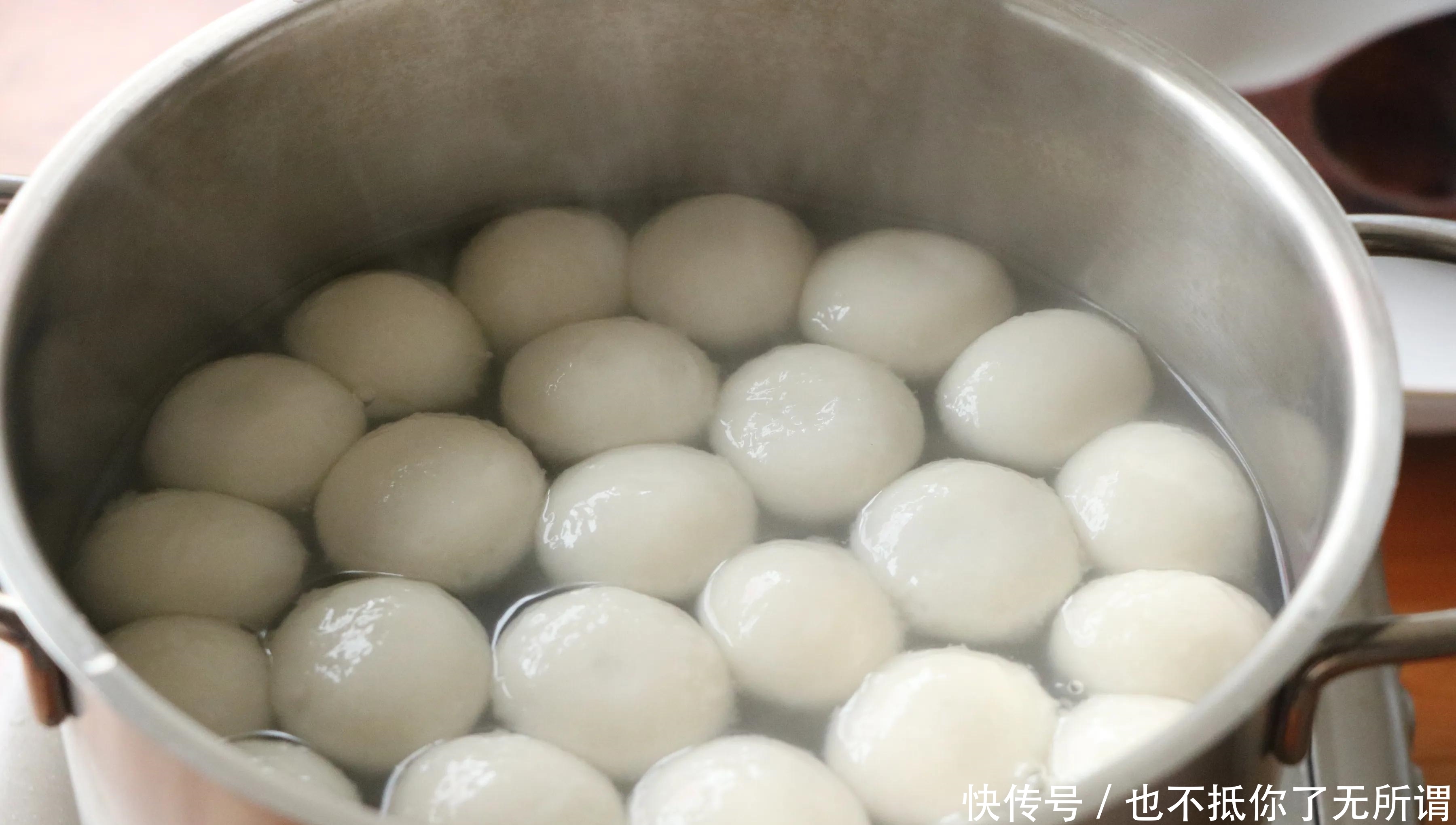 汤圆别直接煮着吃了,多加一步,好吃不甜腻,堪比街边小吃,香!