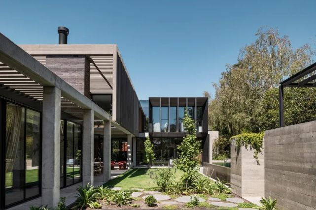 348㎡朴质美学豪宅,超大花园太适合养老