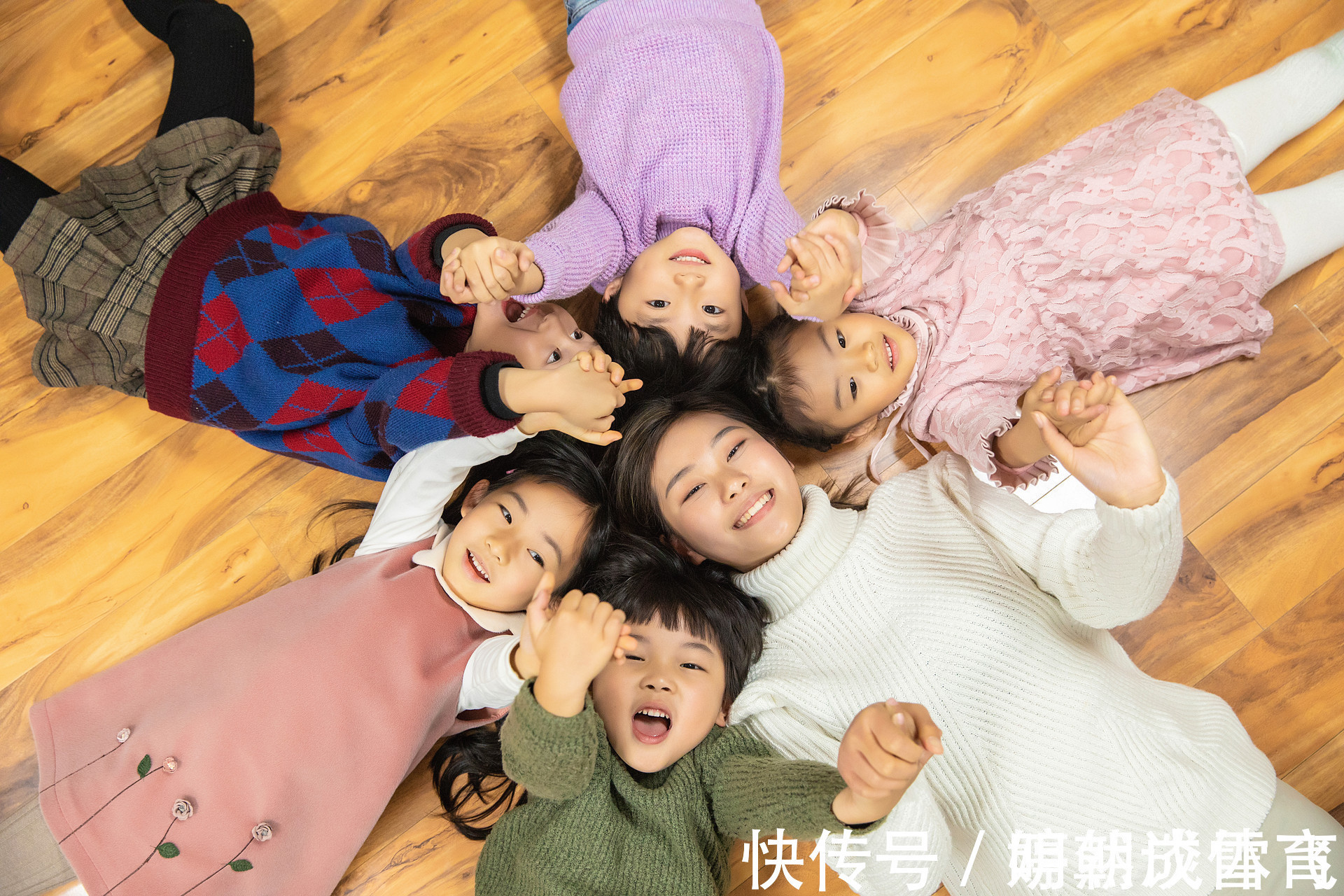 新知识|幼儿园老师坦言:第一天去幼儿园不哭的孩子,通常来自于四种家庭