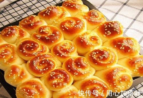 面包|蜂蜜小面包，外脆里嫩，甜味十足，当做早餐刚刚好，太美味了！