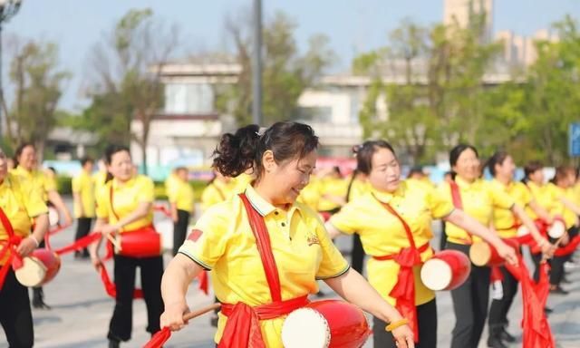 红色|【资讯】舞红色旋律！涟水县广场舞展演献礼建党百年华诞