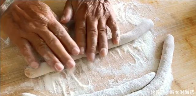 吃了30多年面食,这种做法第一次见,比饺子好吃,比面条简单