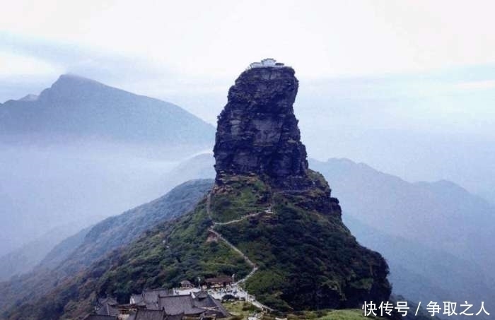 贵州2000多米的山峰上居然有房子, 看着腿就发软, 你敢上去吗