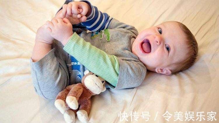 宝宝|宝宝睡醒后如果出现这些行为，说明大脑正在发育，父母尽量别打扰