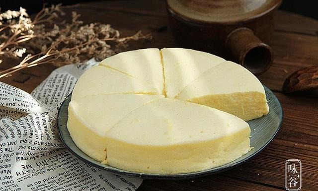 不用烤箱也能做的酸奶蛋糕，又香又软，更适合孩子吃，也不会上火！