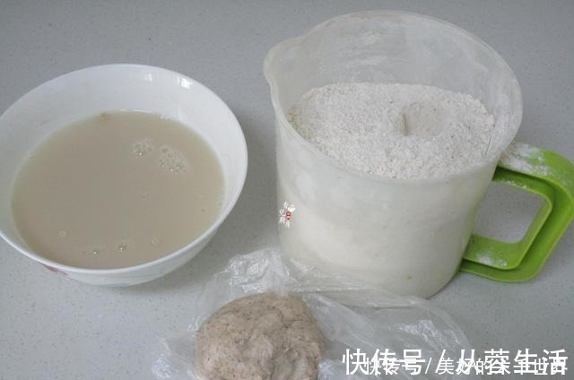 香肠馒头卷|最近,儿子迷上了这早餐,随手一卷一蒸,比肉包好吃还简单