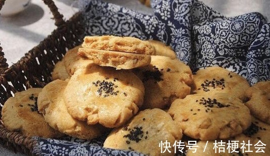 一碗面粉,2个鸡蛋,做孩子爱吃的早餐饼,比面包松软,比馒头香