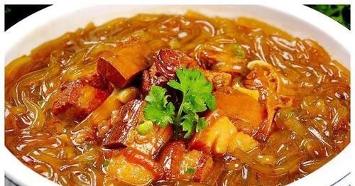 香喷喷的几道家常菜，色香味俱全，好吃爽口，吃了让人流连忘返