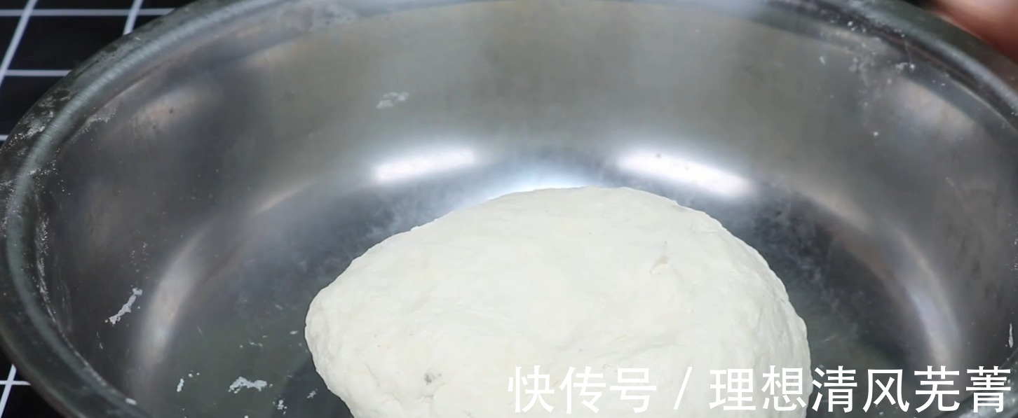 饺子皮|饺子皮别一个个擀了,找一个塑料瓶,一秒一个,超简单实用!