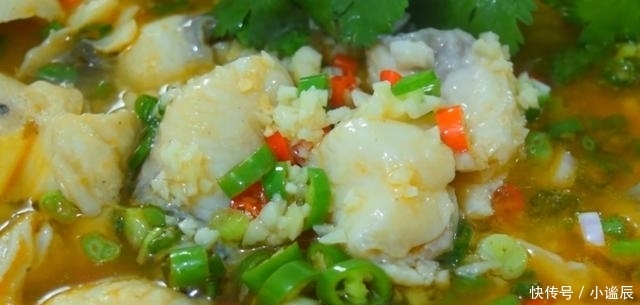 酸汤鱼的新吃法，草鱼加上3只番茄，酸辣开胃，做法还很简单！