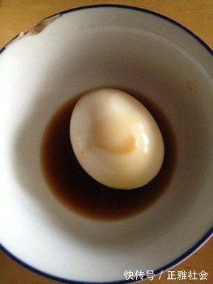 常温|煮鸡蛋时,不要直接下锅煮!大厨教你一招,鸡蛋嫩滑特好剥壳!