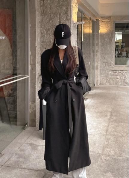 风衣穿得美不美，关键看内搭，早春选择这几款就对了