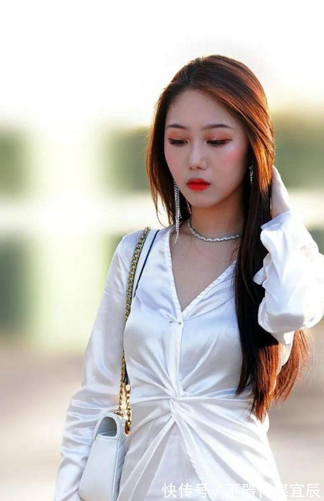 卡其色 时髦的穿搭,斗篷套装,穿出了初秋的唯美,清新时尚又优雅