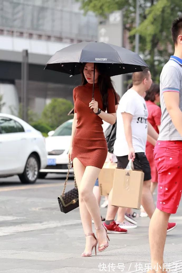 吊带 雪纺吊带连衣裙，搭配一双高跟鞋，才能成为精致女神的基点