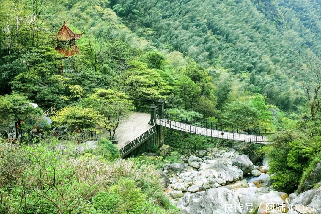 中年|在明月山发现武功山的“核心景区界碑”，可见两者的关系很不一般