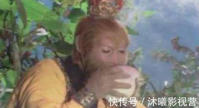 西游记中!电视剧西游记中,为什么蟠桃孙悟空只咬一口就扔掉?原因让人心酸