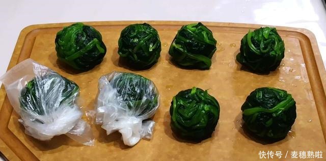 春天,遇到此菜别手软,一次性买10斤,放冰箱冻起来,特省事
