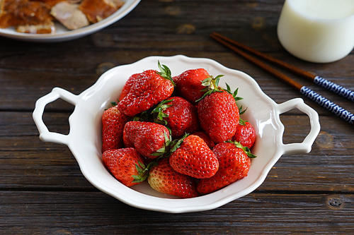 黄辣丁|老公过生日,只有简单的几道菜,网友:过日子,自己舒服就好