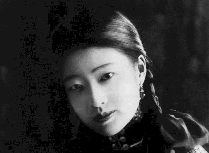 婉容|溥仪一直比较顺从日本人,作为皇后的婉容为什么这么反感日本人?