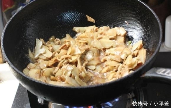  酒来腌制|猪肉怎么炒才不柴酒席大厨教你一招,炒好的猪肉又嫩又滑