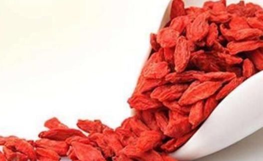 枸杞泡水|真没想到，枸杞竟有1害处，多数人进了医院才知道！