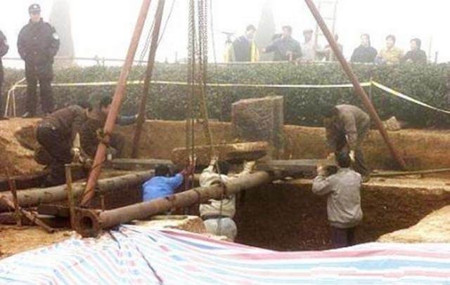 考古人员发现一封遗嘱,打开后竟揭开一个千年谜案,至今争论不休