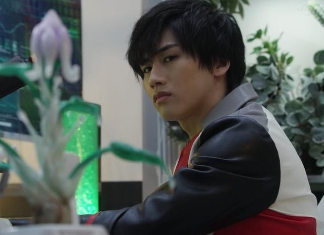 利布特|特利迦奥特曼14话预览图 三位黄金战士交锋 利布特:我画风不对劲