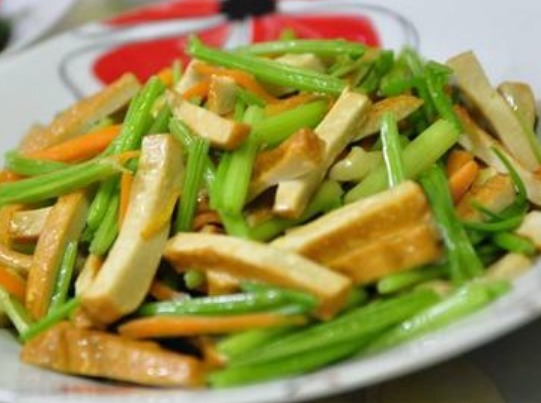 清洗干净|如何排出血液中毒素不妨常吃以下三样菜，排出毒素让身体更健康