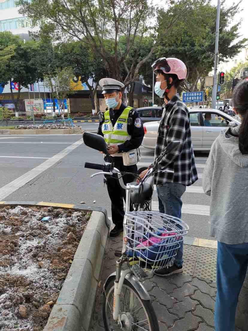  交通安全|外卖小哥们，集合喽！来这里学习交通安全！