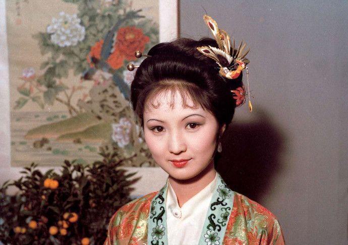 碧痕#红楼梦里,为什么袭人说好歹留着麝月,却没说好歹留下秋纹呢?