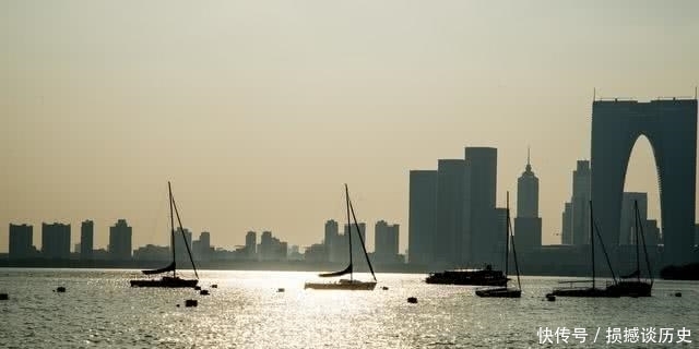 牛!他写诗劝白居易莫怕老,却激起天下所有老人的豪情,名句流传