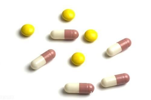 脂肪肝|每天8颗维生素吃出肝衰竭,缺乏维生素,医生告诉你这样补