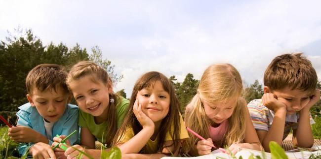 攀比|小娃总穿旧衣,老师以为家庭困难约见父母,发现爸爸穿一身名牌