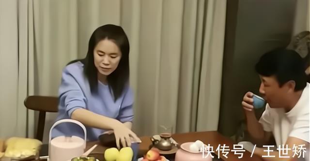 海南|这才是生活!王楠去海南别墅度假,富豪老公烟不离手,穿短裤就行
