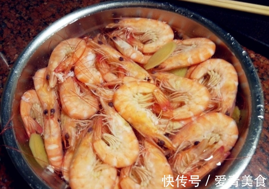 腥味|煮大虾，别直接用水煮！换成它，虾肉鲜嫩入味，好吃无腥味，营养
