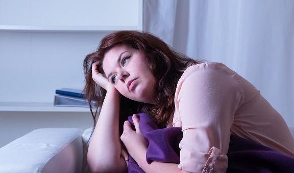 半夜醒来|半夜睡醒有4个反常,可能是糖尿病找上门了,不得轻视