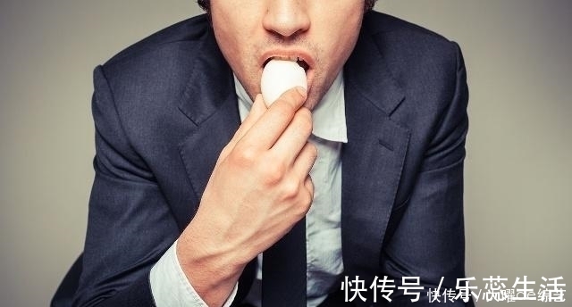 血液粘稠|体内“血脂”高?3样“东西”尽量少碰,血栓可能躲着你