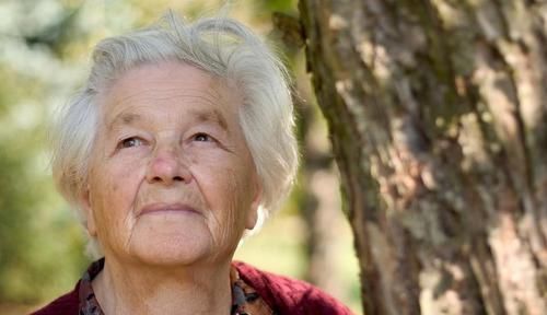 高估|“父母过世后,亲弟把我拉黑了”,别太高估那些,用钱买来的亲情